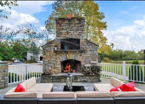 Loveland House | Beautiful Equestrian Estate home w/Hot Tub!