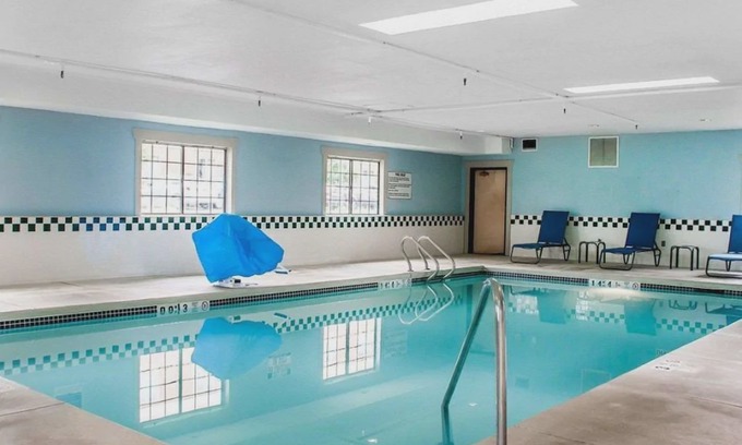 Hamburg Hotel | Beautiful Escape! 2 Gorgeous Units, Free Breakfast, Visit to Niagara Falls!