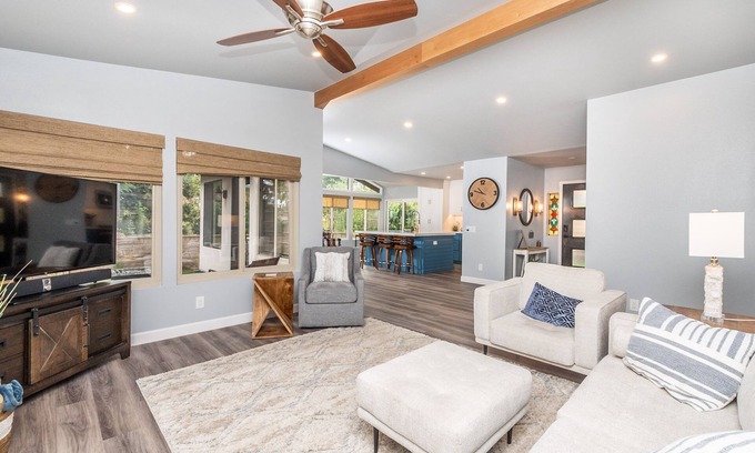 North Broadway House | Beautiful Escondido Getaway/Sleeps 6