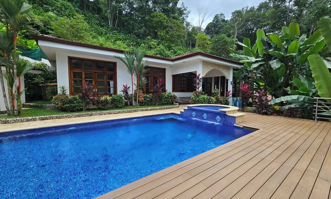 Tarcoles House | Beautiful & Exclusive Garden Villa - Privacy, Security, Pool, Jacuzzi