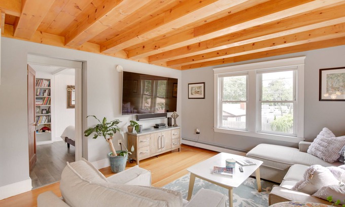 Falmouth Condo | Beautiful Falmouth Condo w/Patio: Near Portland!