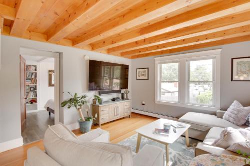 Falmouth Apartment | Beautiful Falmouth Condo with Patio Near Portland!