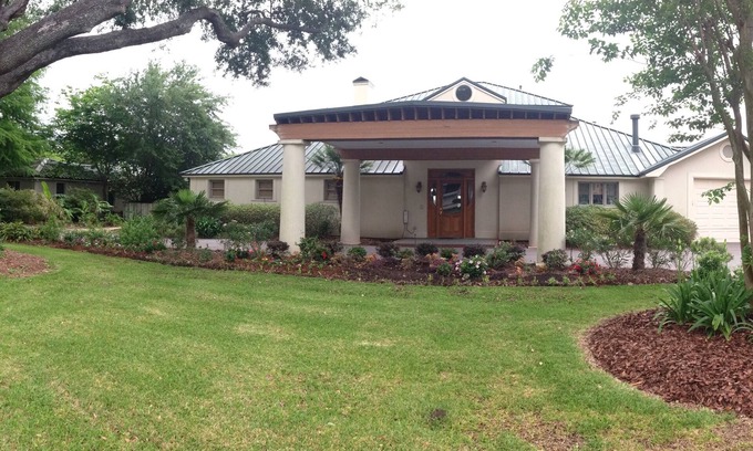 New Roads House | Beautiful False River Home on water w/Dock