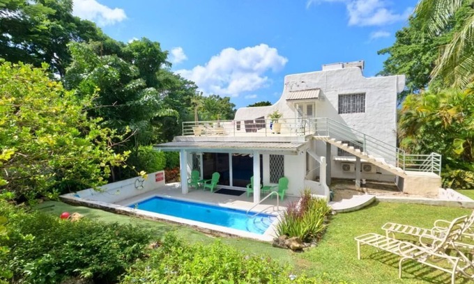 Halcyon Heights House | Beautiful Family Home with Pool, direct access to tennis courts.