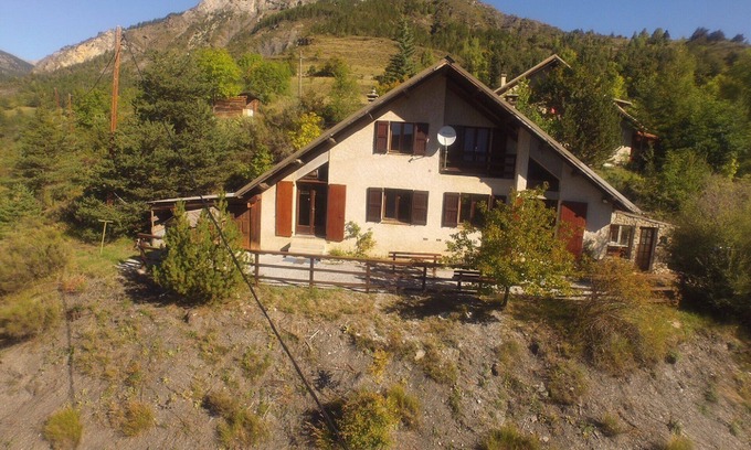 Villars-Colmars Ski Chalet | Beautiful family chalet for 8 people near the Mercantour National Park