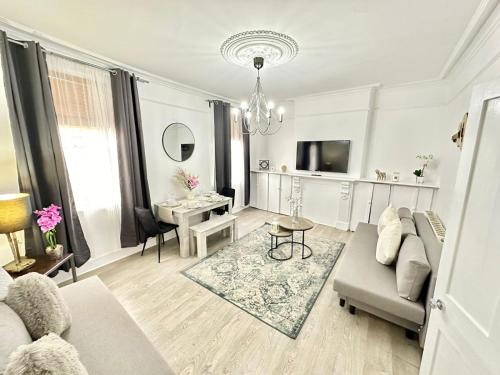 Askew Apartment | Beautiful Family Apartment In Shepherd Bush