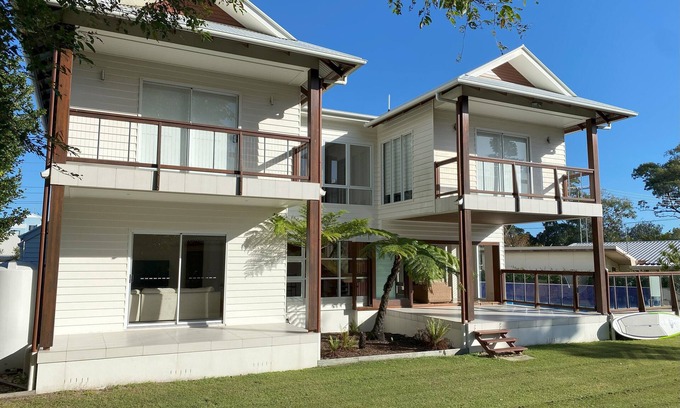 Torquay House | Beautiful family beach house with pool, adjacent to the bays best swimming beach