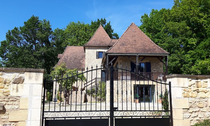 Bigaroque House | Beautiful family house with private pool on a Dordogne Valley hillside