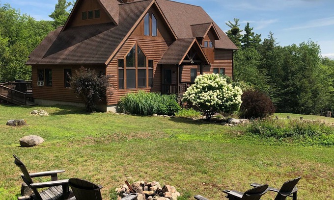 North Pole House | Beautiful, family-friendly home in private wilderness setting