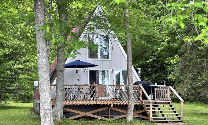 Marmora Cottage | Beautiful, Family-friendly lakefront Cottage on a popular sandbar.