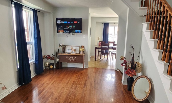 Owen Sound House | Beautiful family house in Desired neighborhood !!