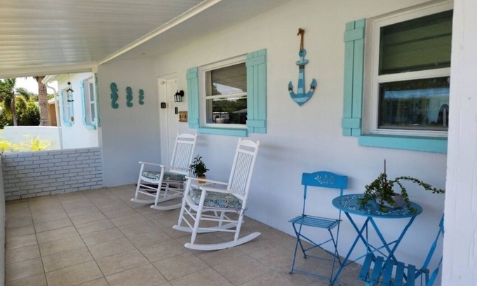 Cypress Lake House | Beautiful Family Home near Fort Myers Beach/Sabibel. Pet-Friendly.