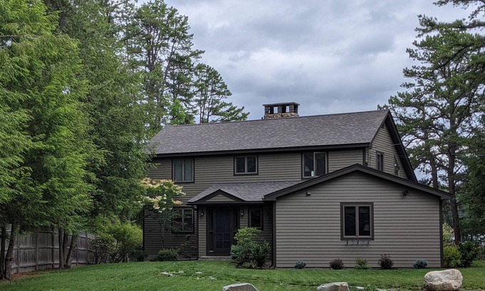 Freedom House | Beautiful Family Home- Lakefront w/ Private Beach on Lake Ossipee
