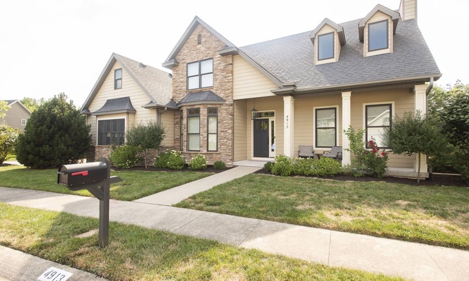 Columbia House | Beautiful family home close to MU football stadium