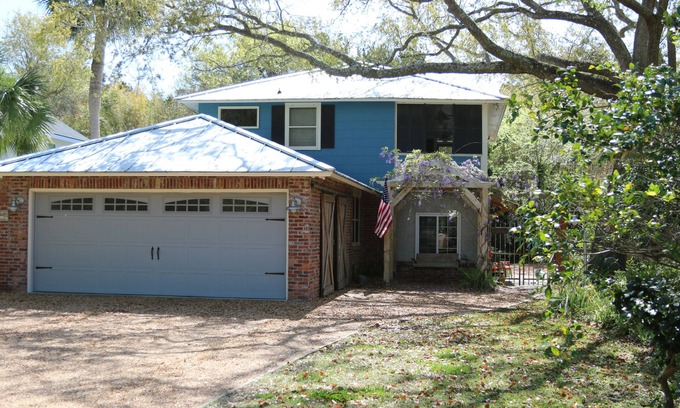 East Beach Cottage | Beautiful, Family/Pet-Friendly, East Beach Cottage