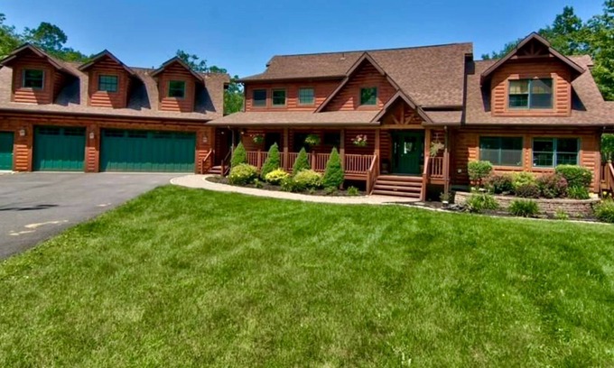 Mt Cobb House | Beautiful family retreat home in Northern Pocono.