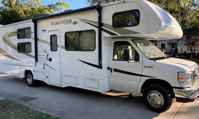 Lincoln Acres House | BEAUTIFUL FAMILY RV W/BUNKS FOR THE KIDS LIKE NEW CONDITION PET FRIENDLY