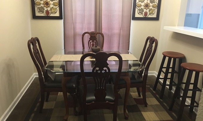 South Side House | Beautiful Family-Friendly Townhouse