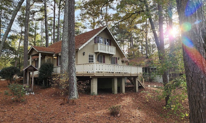 Pine Mountain Ski Chalet | Beautiful family friendly 4 bedroom Resort Chalet with Fireplace
