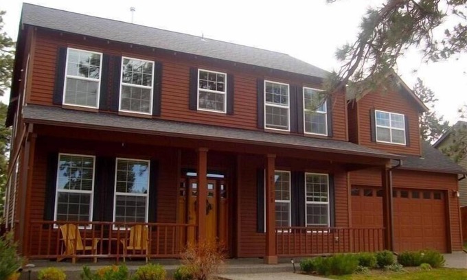 Boyd Acres House | Beautiful Family Vacation Home. 5 Bedrooms, Sleeps 8, 5 mins from Old Mill