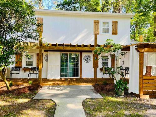 Fernandina Beach House | Beautiful farmhouse in Fernandina Beach