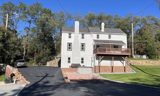 Valley Forge House | Beautiful farmhouse in Valley Forge Park!