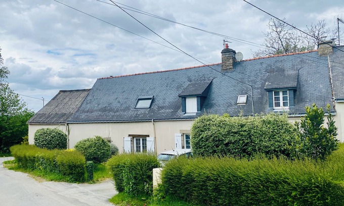 Tredion Cottage | Beautiful farmhouse between ocean, forests and rivers, animals welcome!