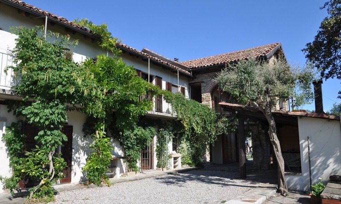 Loazzolo Villa | Beautiful farmhouse in Loazzolo, Piedmont, with private pool and panoramic views