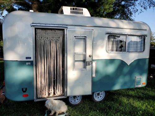 Darnestown House | Beautiful Farmstay Hill Cottage and Tiny Equipped Camper in Maryland