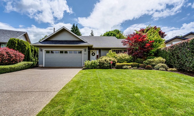 Eugene House | Beautiful Ferry Street Bridge Home, minutes from UO, downtown, and bike paths!