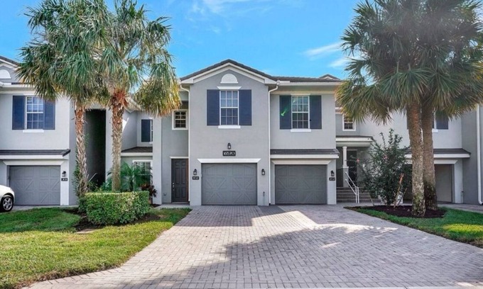 River Hall Condo | Beautiful first floor Condo in gated community on private Davis Love golf course