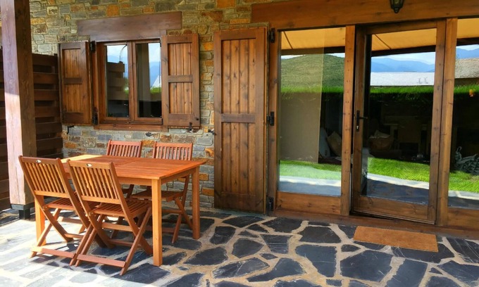 Olopte Apartment | Beautiful first floor with pool in Olopte, ideal for 6 occupants