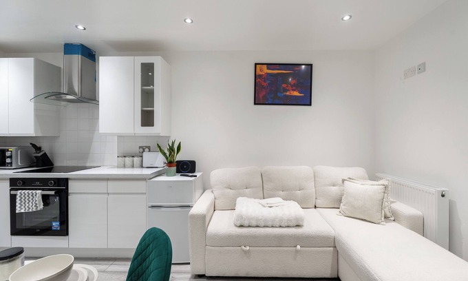 Stepney Green Apartment | Beautiful Flat in London- Close to Central London- Canary Wharf- London ExCel