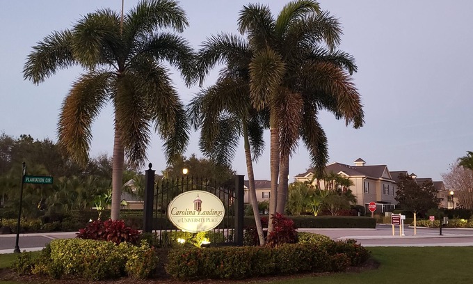 Braden River Condo | Beautiful Florida Vacation Home with Outdoor Swimming Pool in a Gated Community