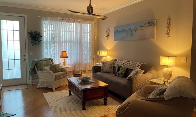 Majestic Palms Condo | Beautiful Fort Myers condo close to the beach! Turnkey with all amenities!