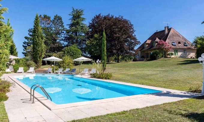 Condat-sur-Trincou House | Beautiful charming house with shaded park and swimming pool near Brantome