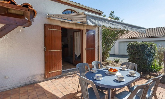 Meschers-sur-Gironde House | Beautiful villa for 5 people with WIFI, TV, terrace, pets allowed and parking