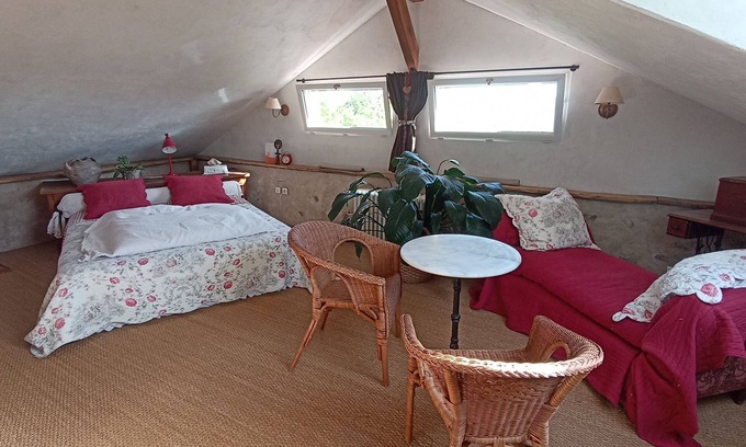 Montjoie-en-Couserans Bed & Breakfast | Beautiful spacious room at Clos Goutilles In the heart of the Ariège nature park