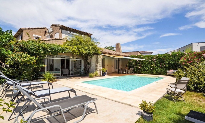 Morieres-les-Avignon Villa | Beautiful private villa for 6 people with A/C, WIFI, private pool, TV, terrace and parking