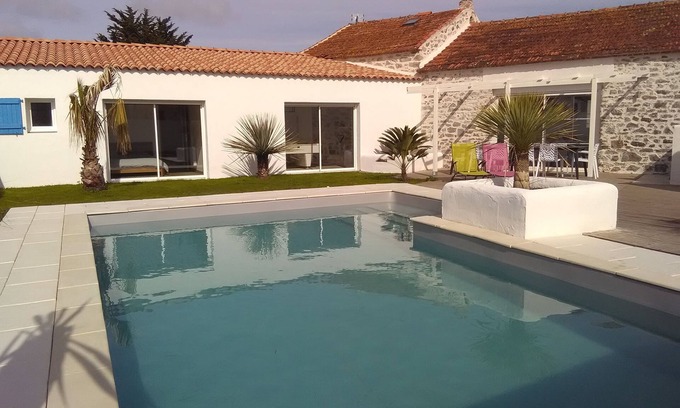 Noirmoutier-en-l'Ile Villa | Beautiful Noirmoutier house with swimming pool for 12-15 people.