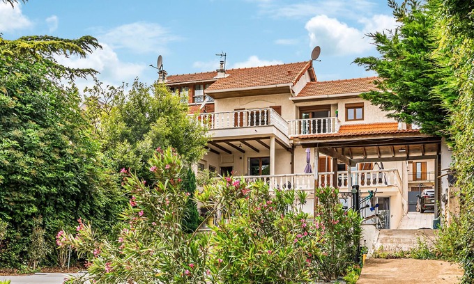Pierrefitte-sur-Seine House | Beautiful home in Pierrefitte-Sur-Seine