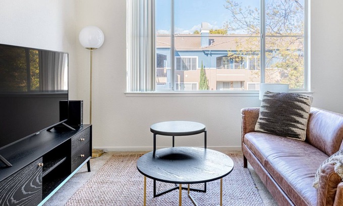 Fremont Apartment | Beautiful Fremont 1BR w/ W/D, Gym, Pool, walk to BART, by Blueground