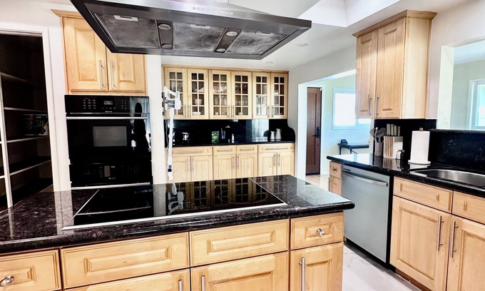 Granada Hills North House | Beautiful Fresh Mountain air, Granada Hills Oasis, 3 bedroom 3 bath + Plus Den!