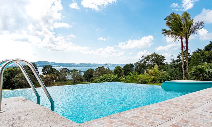 Nuevo Arenal House | Beautiful fully equipped two story house, close to La Fortuna and surroundings.