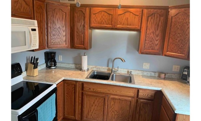 Grand Island House | Beautiful Fully Furnished 2 Bedroom House & Garage