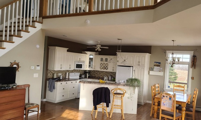 Anne's Land House | BEAUTIFUL FULLY FURNISHED TWO BEDROOM HOME FOR RENT IN WHEATLEY RIVER