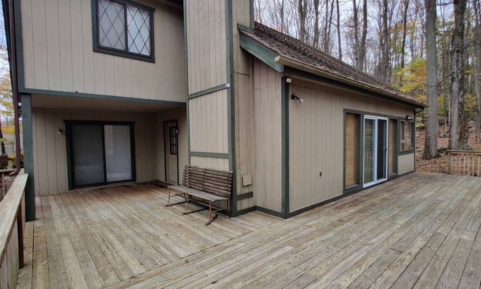 Lake Ariel House | Beautiful Fun Getaway House with lots of amenities
