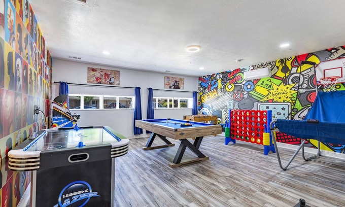 Grand Prairie House | Beautiful Game & Movie Room. 5 mi AT&T Stadium Six Flags. 5 Rooms Total!