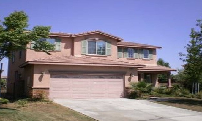 Menifee House | Beautiful Gated Community Where You Can Go Fishing, Walking, Running & Bicycling