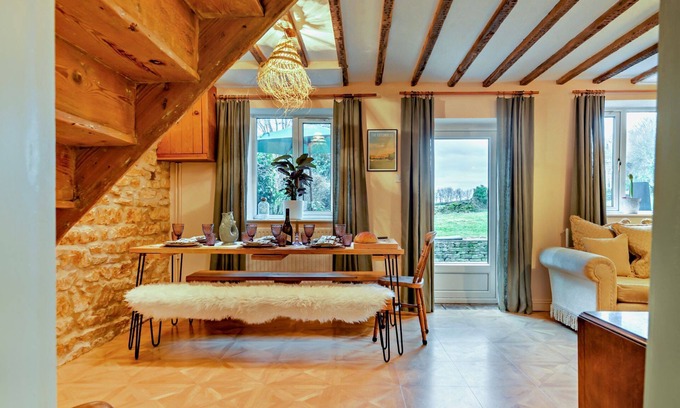 Bourton-on-the-Water Cottage | Beautifully presented holiday cottage in the Cotswolds - Holly Cottage